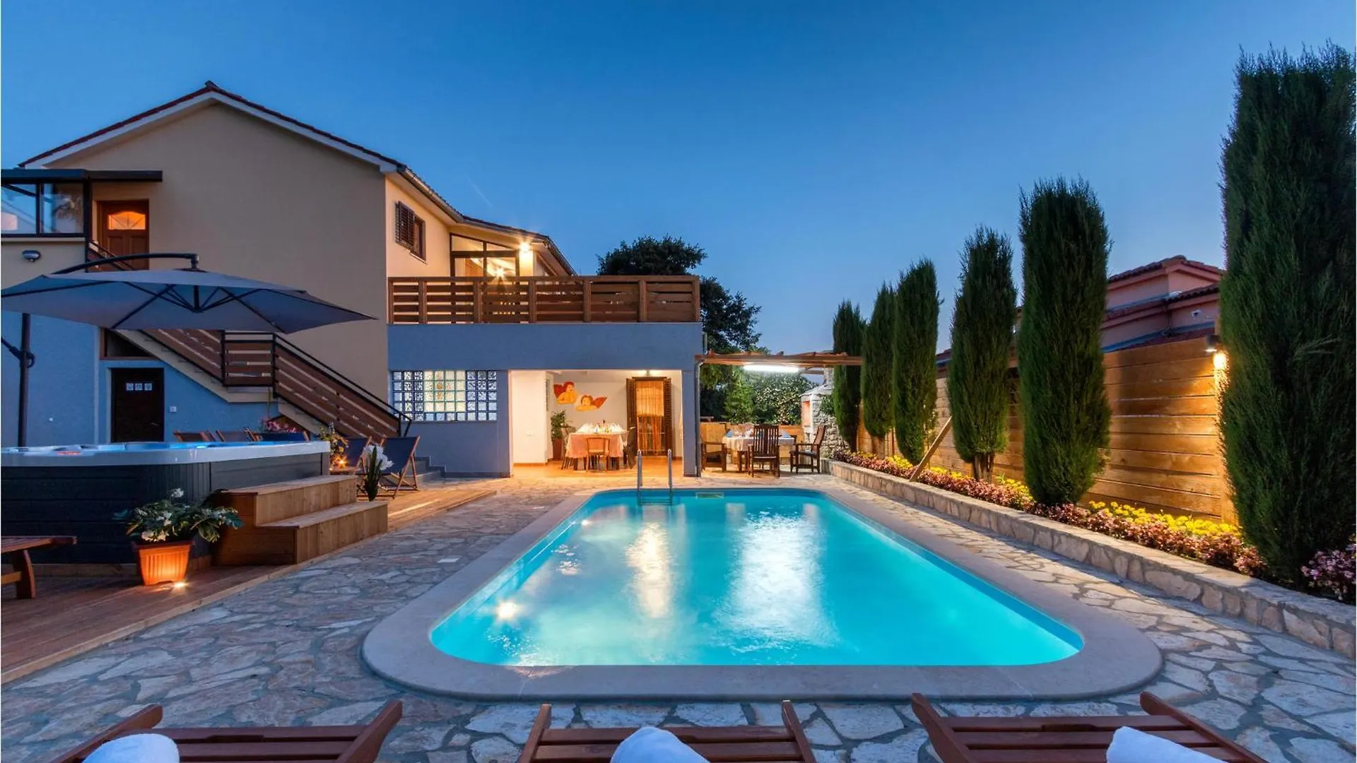 Awesome Home In Marcana With Kitchen Loborika