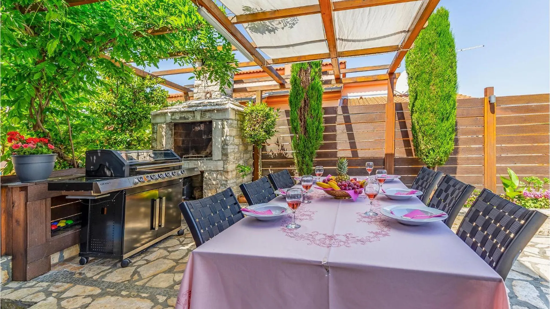 Awesome Home In Marcana With Kitchen Holiday home Loborika