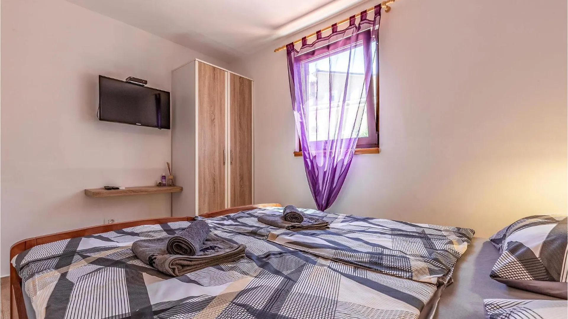 Awesome Home In Marcana With Kitchen Holiday home Loborika