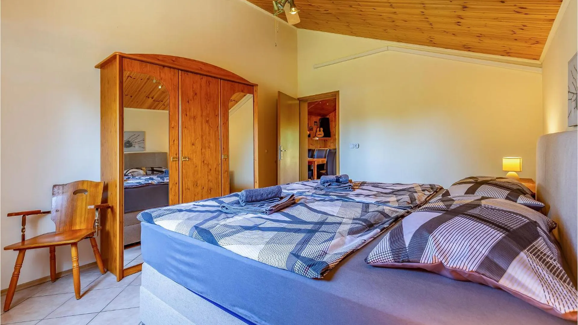 Awesome Home In Marcana With Kitchen Loborika
